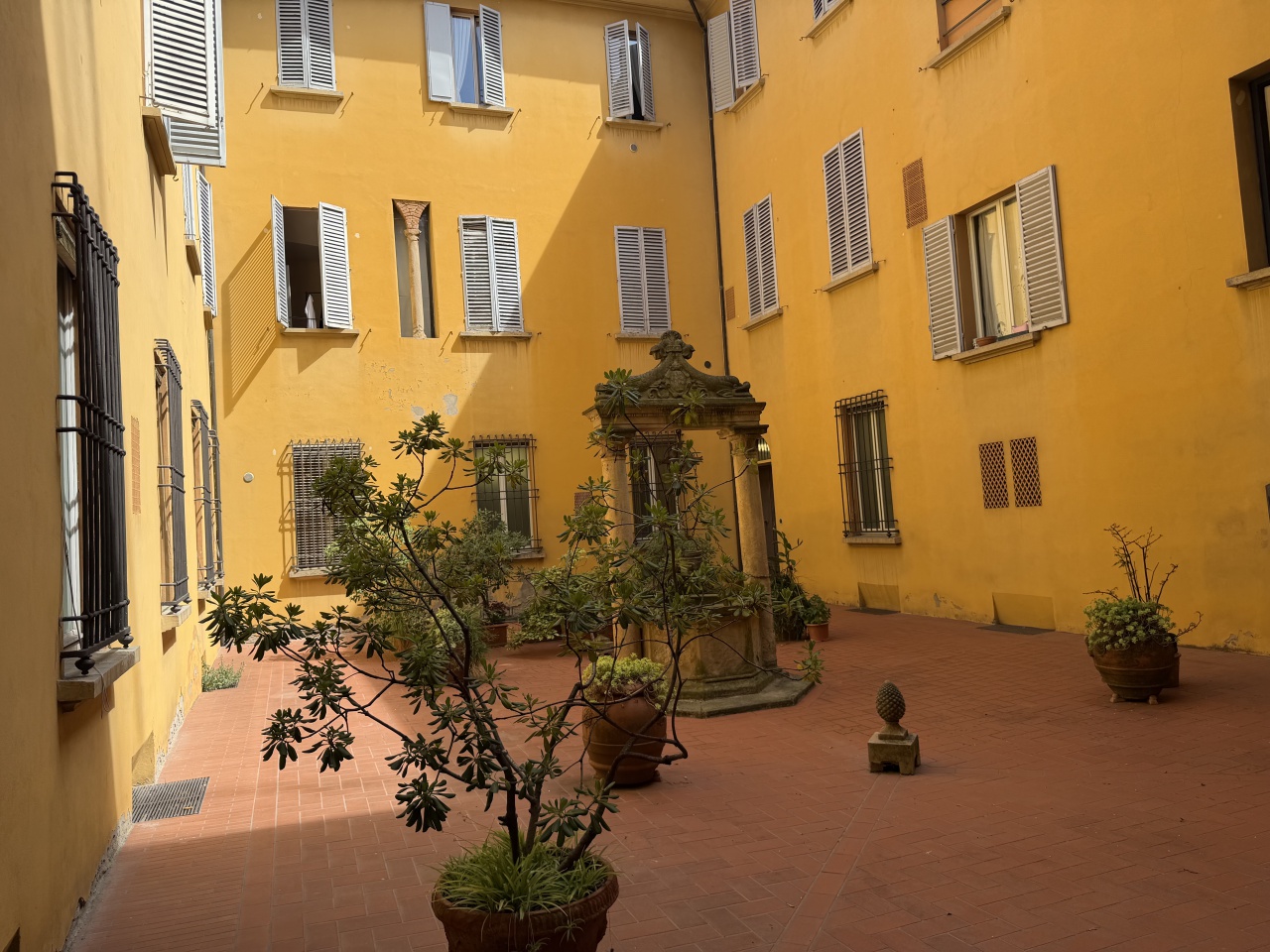 Quadrilocale arredato in affitto in strada maggiore, Bologna