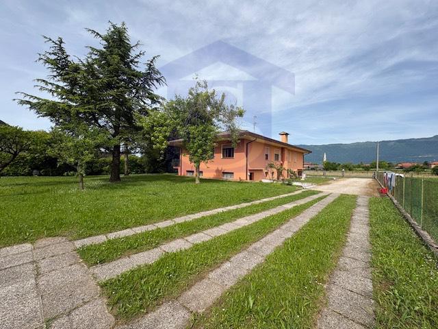 Villa Bifamiliare con giardino a Fontanafredda