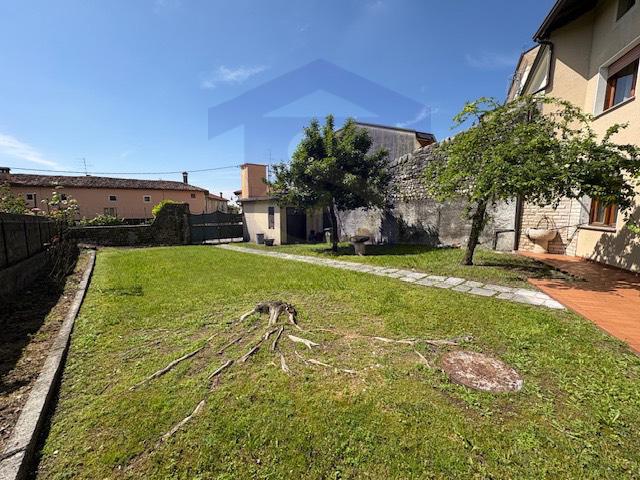 Casa indipendente con giardino a Budoia