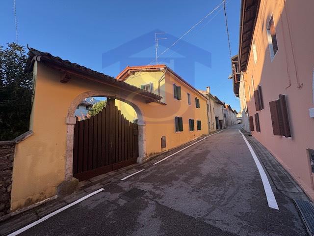 Rustico con giardino a Budoia