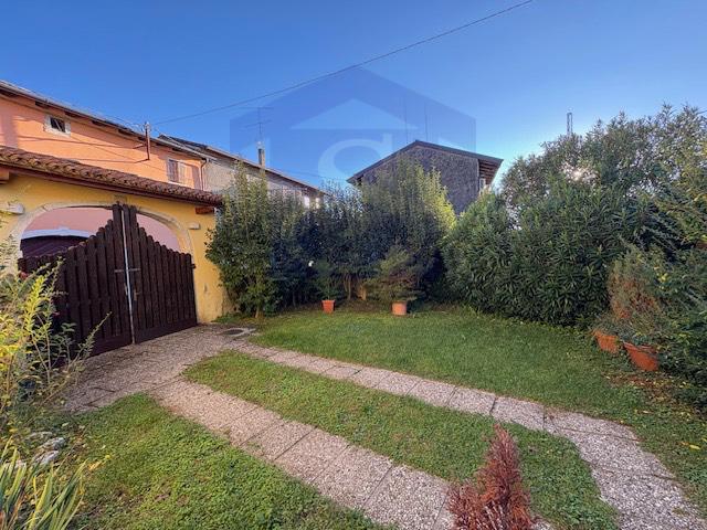 Rustico con giardino a Budoia