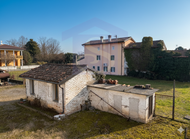 Casa indipendente con giardino a Fontanafredda