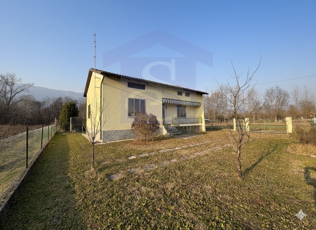 Casa indipendente con giardino a Polcenigo