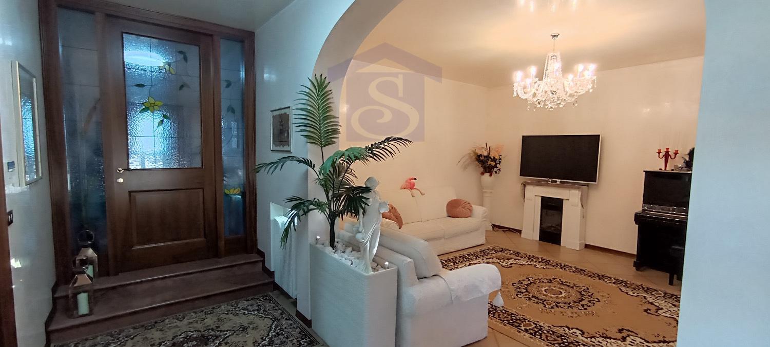 Casa indipendente con giardino a Fontanafredda