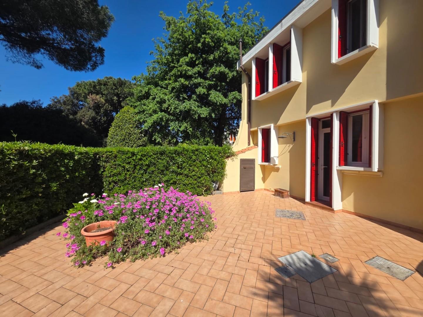 Villa in vendita a Cecina