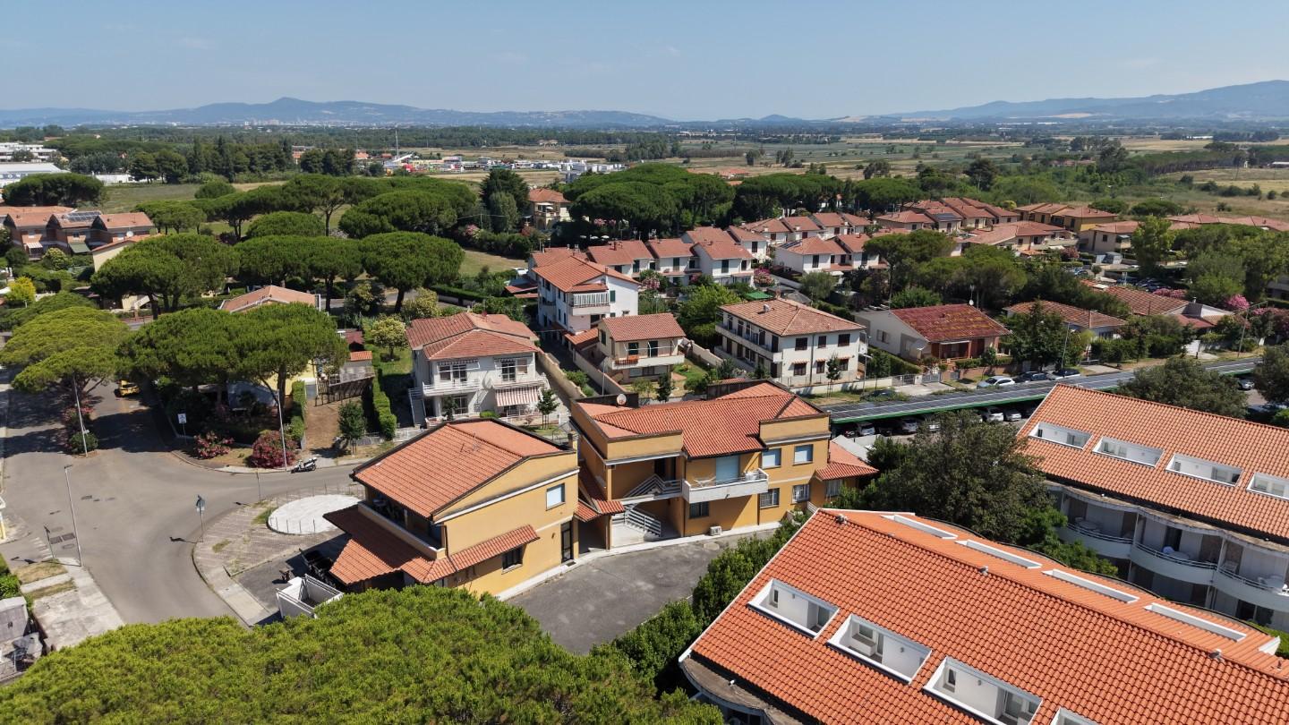 Villa Quadrifamiliari con giardino, Cecina marina