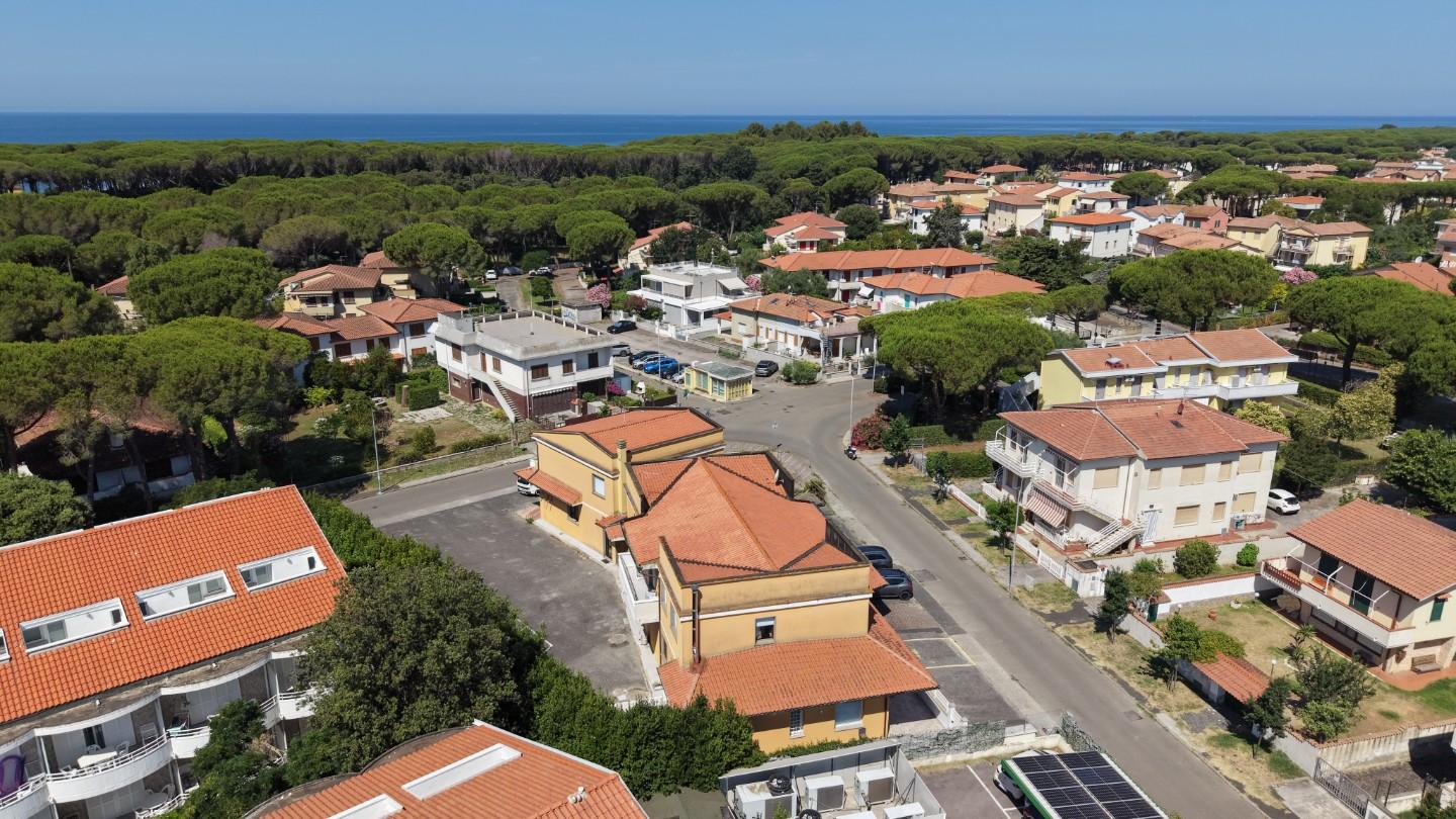 Villa Quadrifamiliari con giardino, Cecina marina