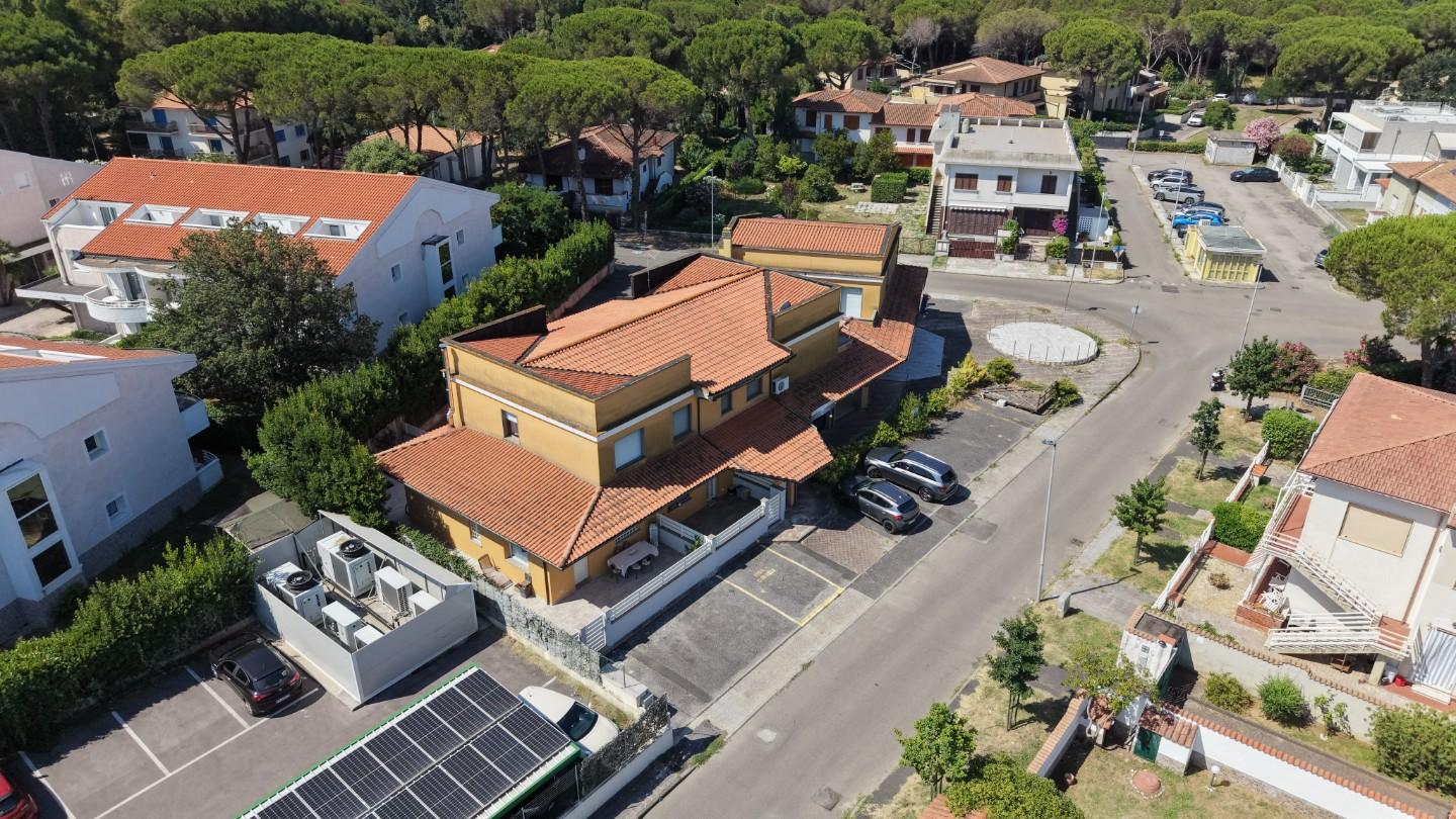 Villa Quadrifamiliari con giardino, Cecina marina