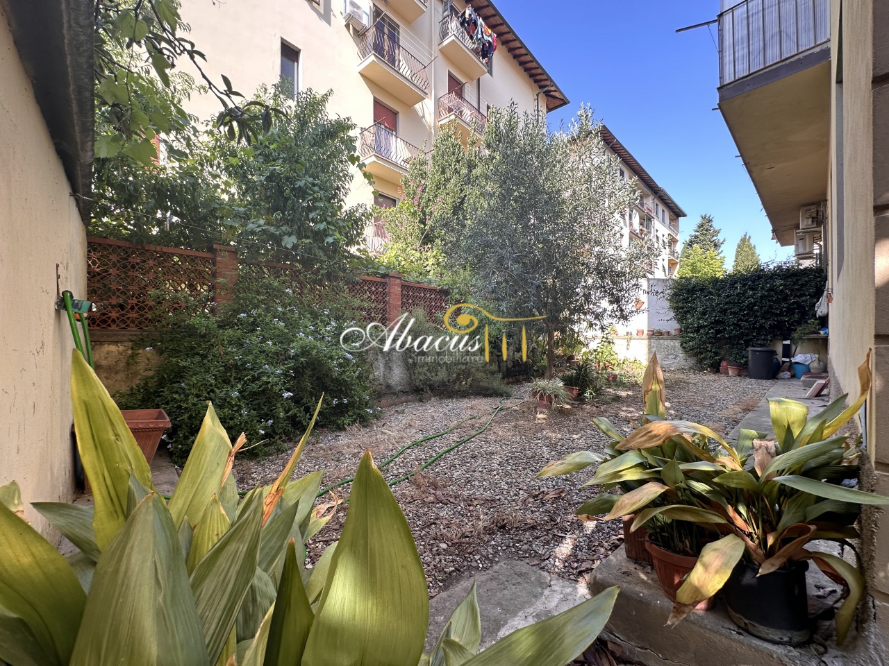 Appartamento con giardino in via mattioli, Firenze