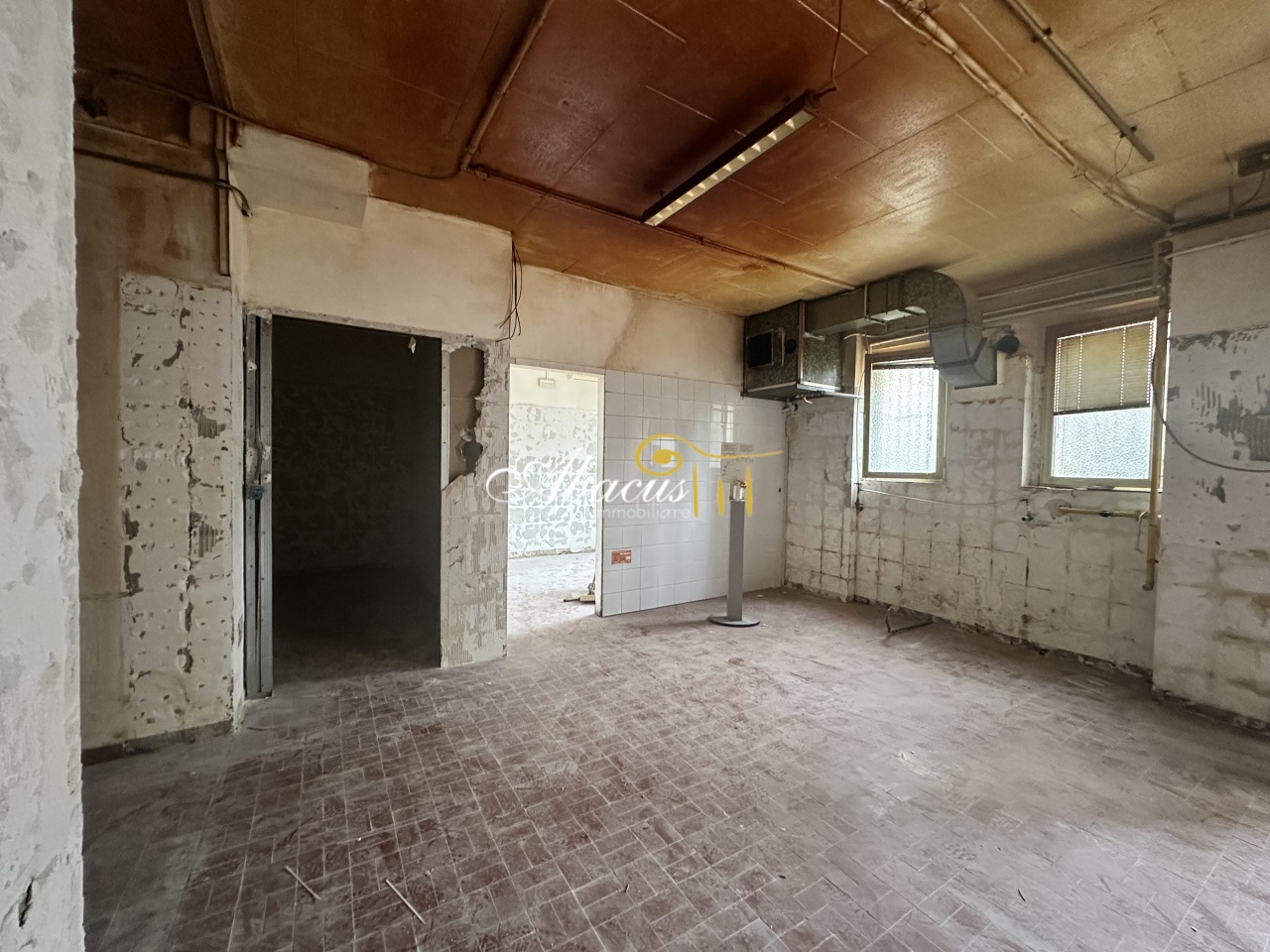 Laboratorio in affitto in via sernesi, Firenze