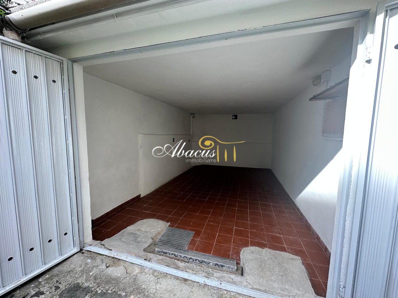 Box/Garage 14mq con box in piazza del bandino, Firenze