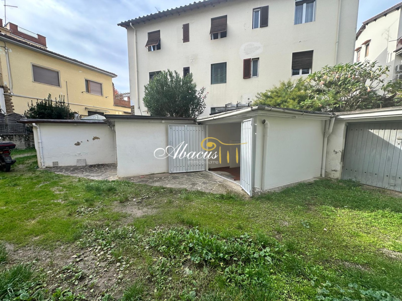 Box/Garage 14mq con box in piazza del bandino, Firenze