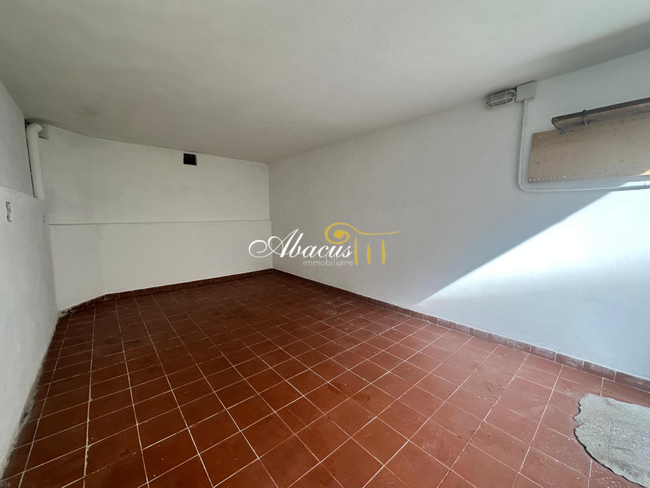 Box/Garage 14mq con box in piazza del bandino, Firenze