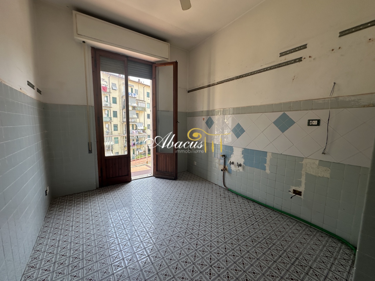 Trilocale da ristrutturare in via rattazzi, Firenze