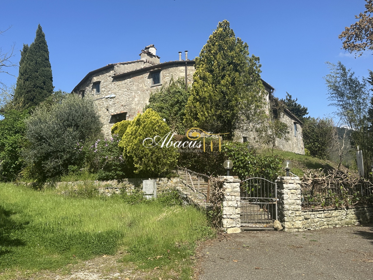 Rustico con giardino in via faentina, Vaglia
