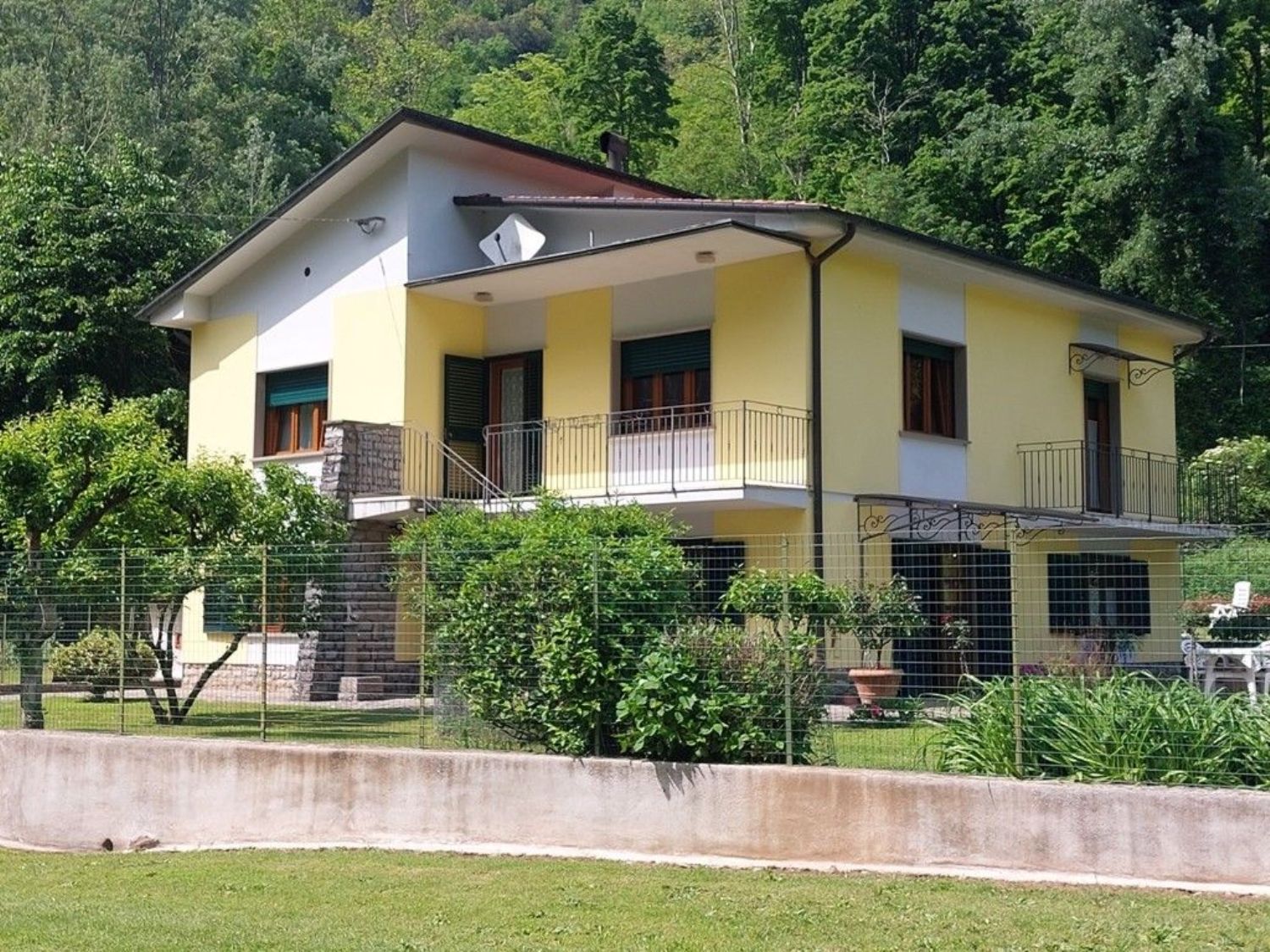 Villa con giardino, Bagni di Lucca giardinetto