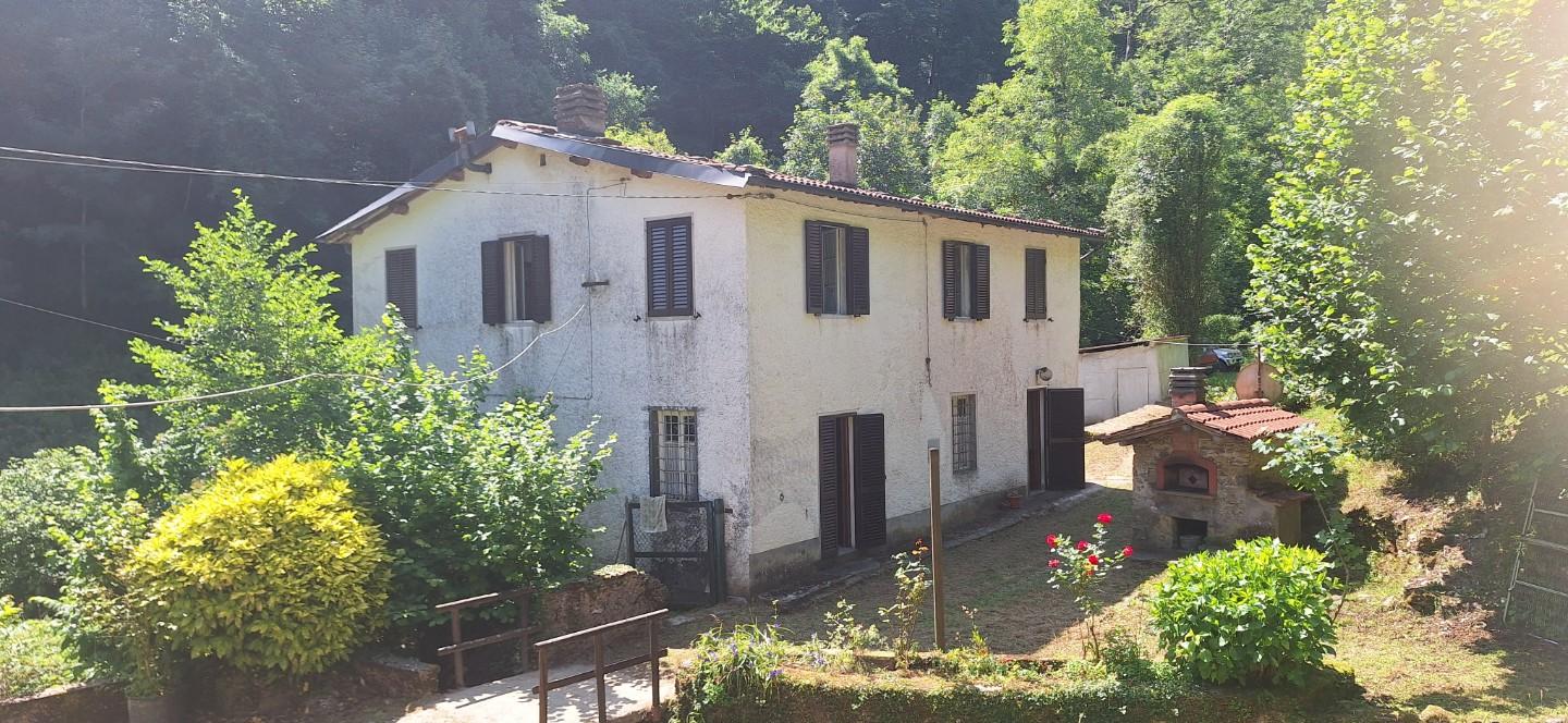 casa semindipendente in vendita a Pescaglia in zona Pascoso