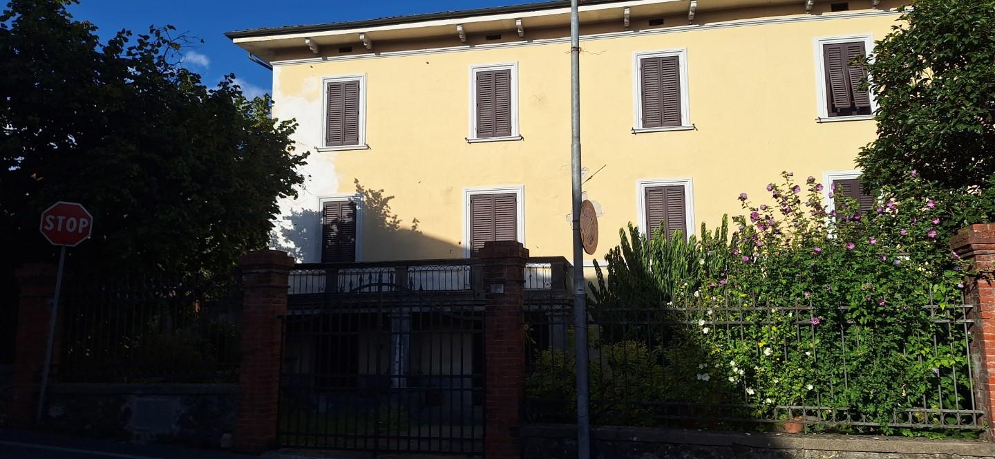 Villa con giardino a Barga