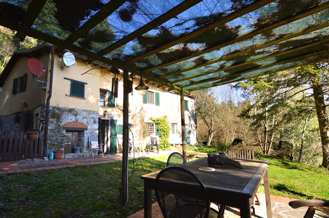 Rustico con giardino, Lucca gignano di brancoli