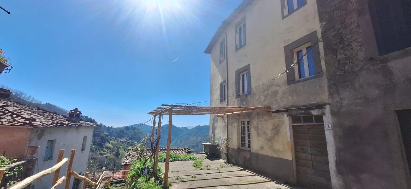 Casa indipendente con giardino a Pescaglia
