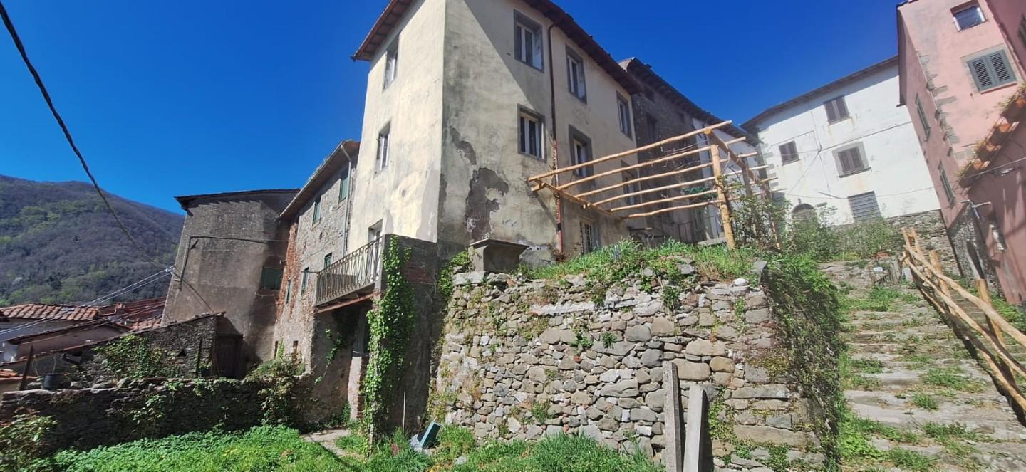 Casa indipendente con giardino a Pescaglia