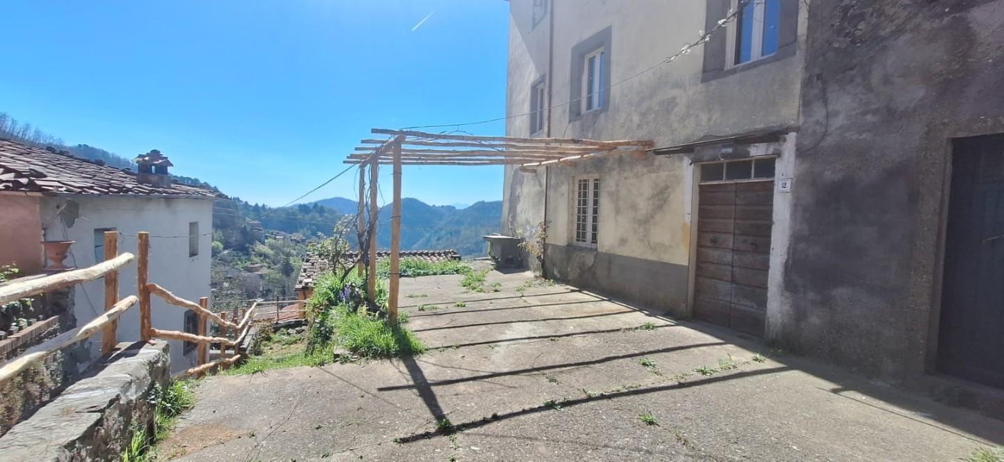 Casa indipendente con giardino a Pescaglia