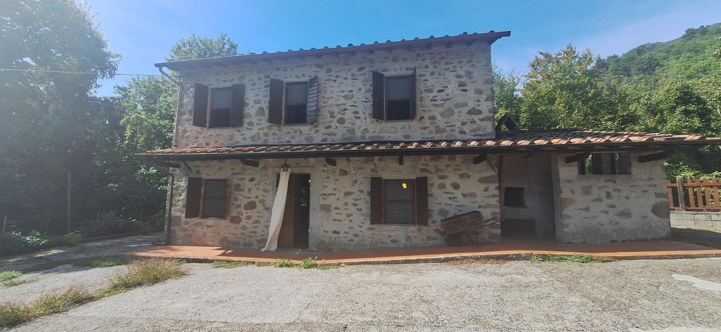Rustico con giardino, Pescaglia colognora