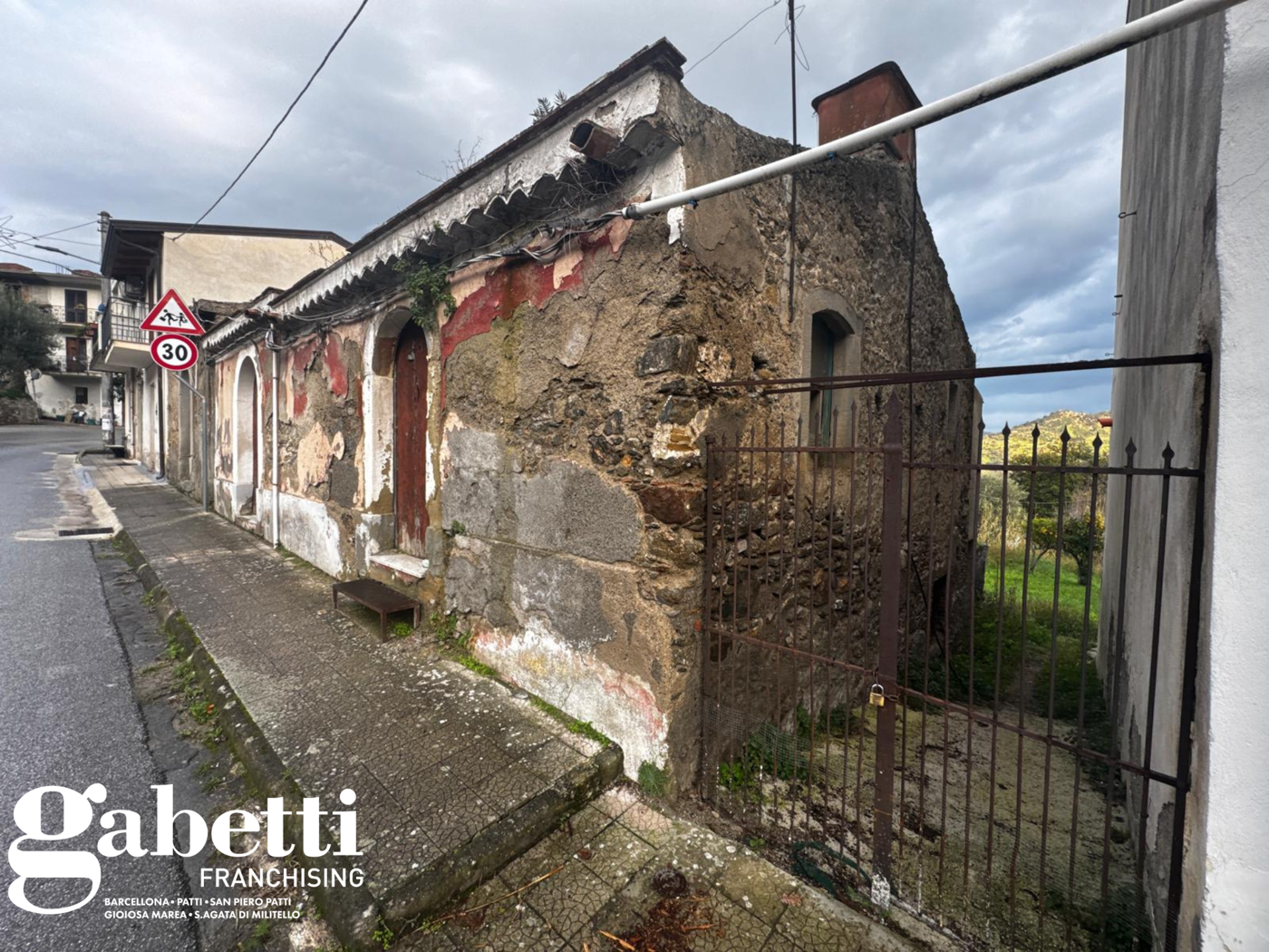 Casa indipendente in vendita a Montagnareale