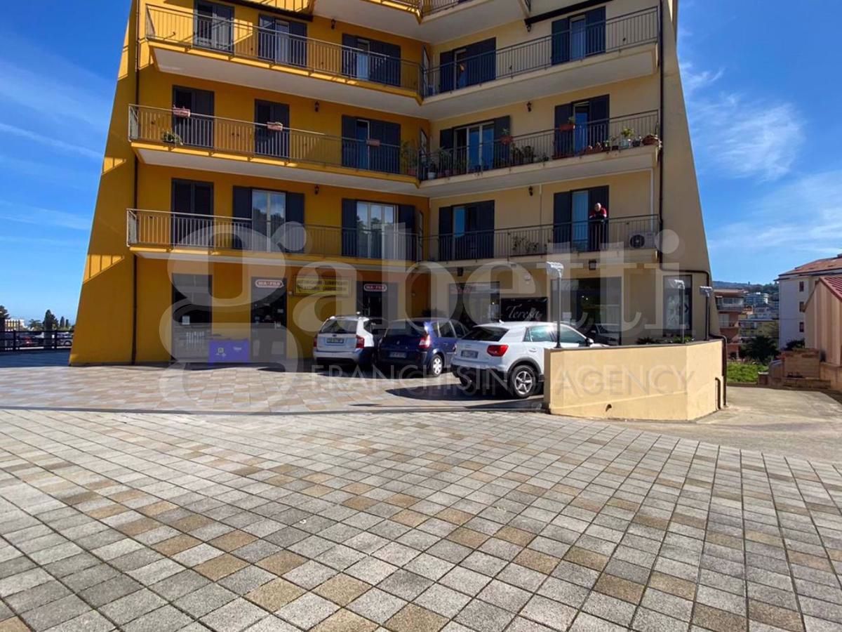 Magazzino in vendita a Patti