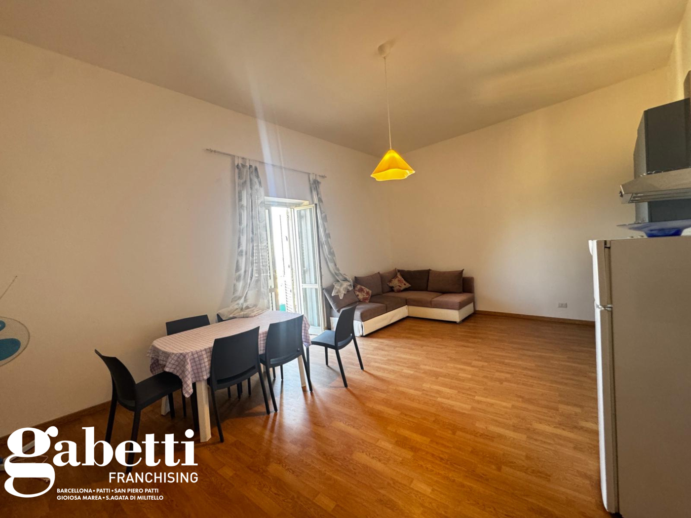 Quadrilocale arredato in affitto a Patti