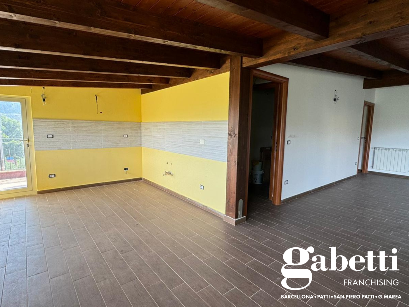 Quadrilocale con giardino a Patti