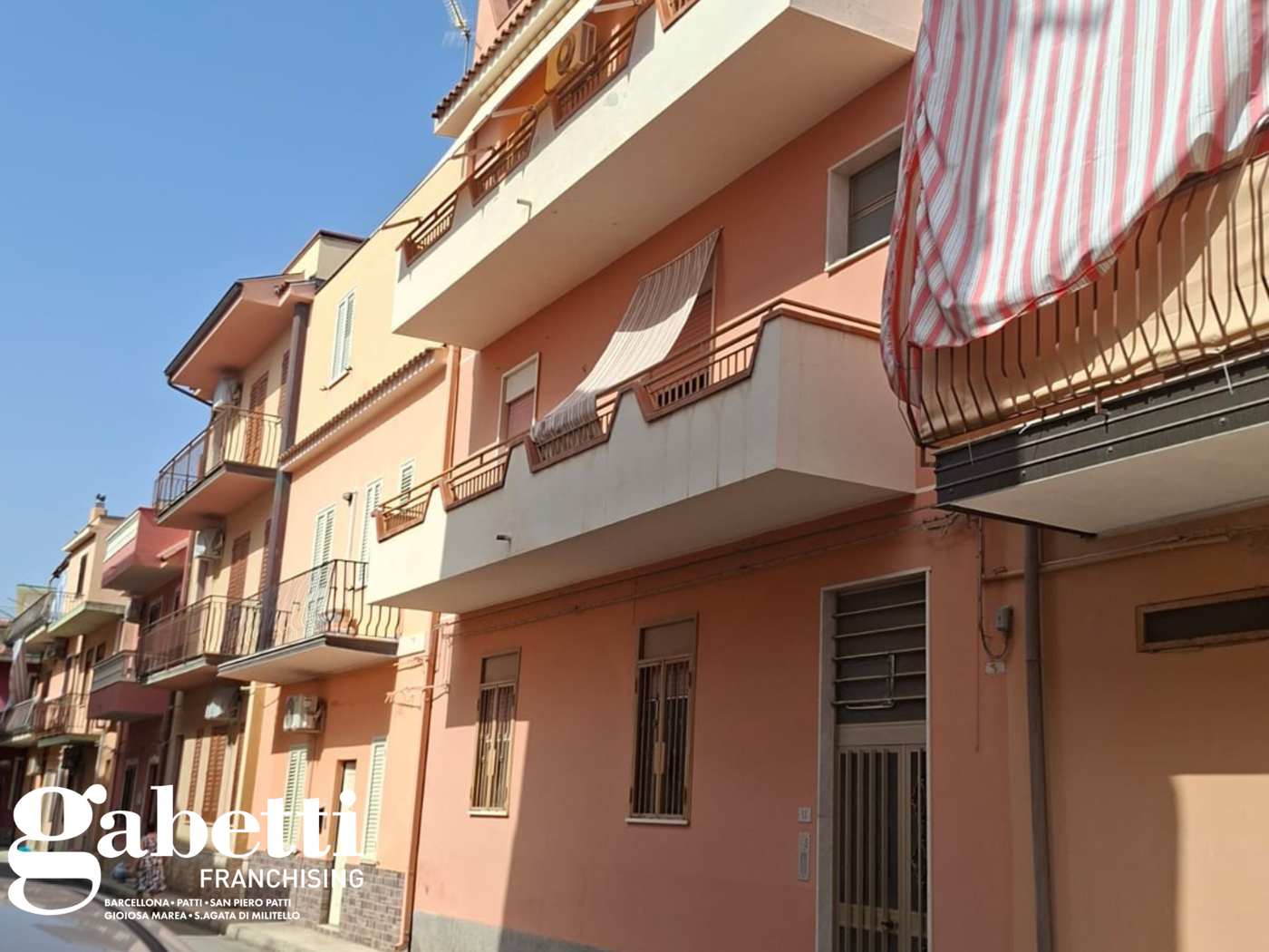 Stabile/Palazzo in vendita a Oliveri