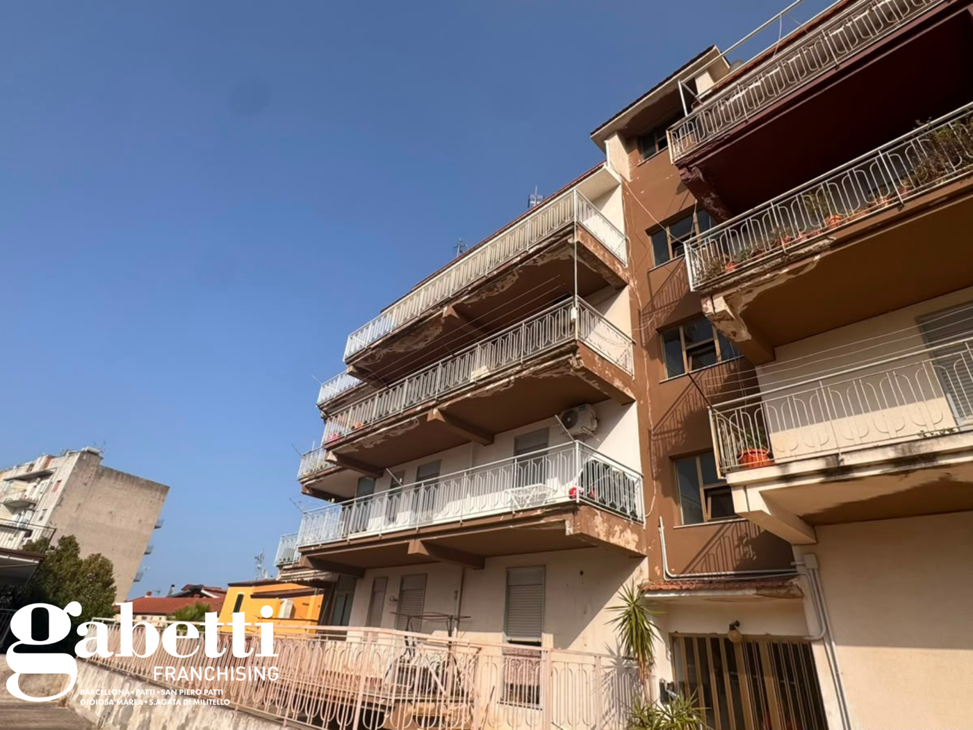 Quadrilocale arredato in affitto a Patti