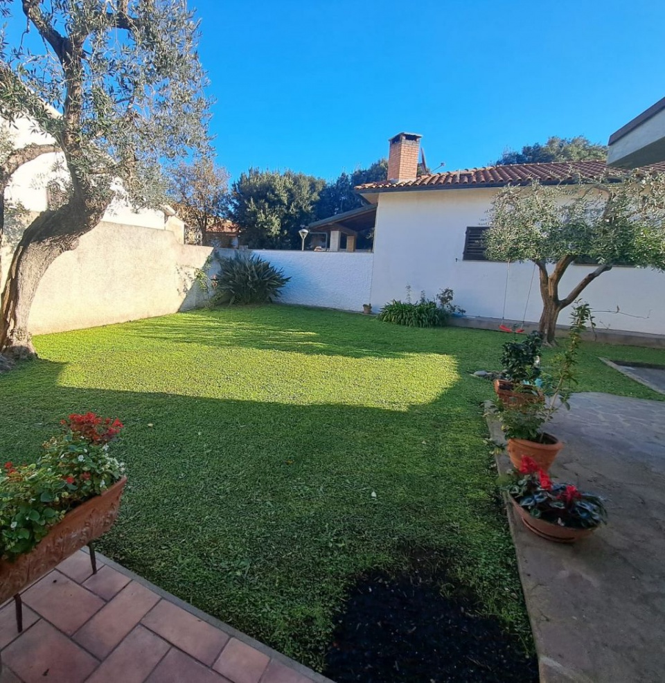 Villa con giardino a Piombino