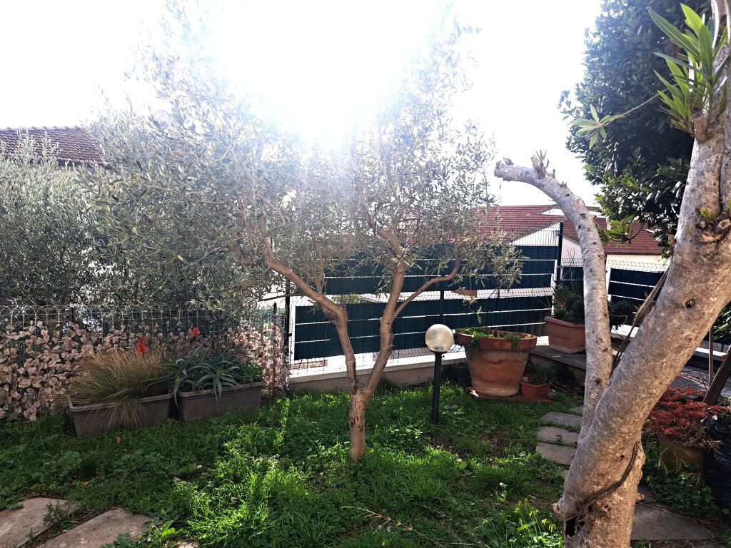 Casa indipendente con giardino a San Vincenzo