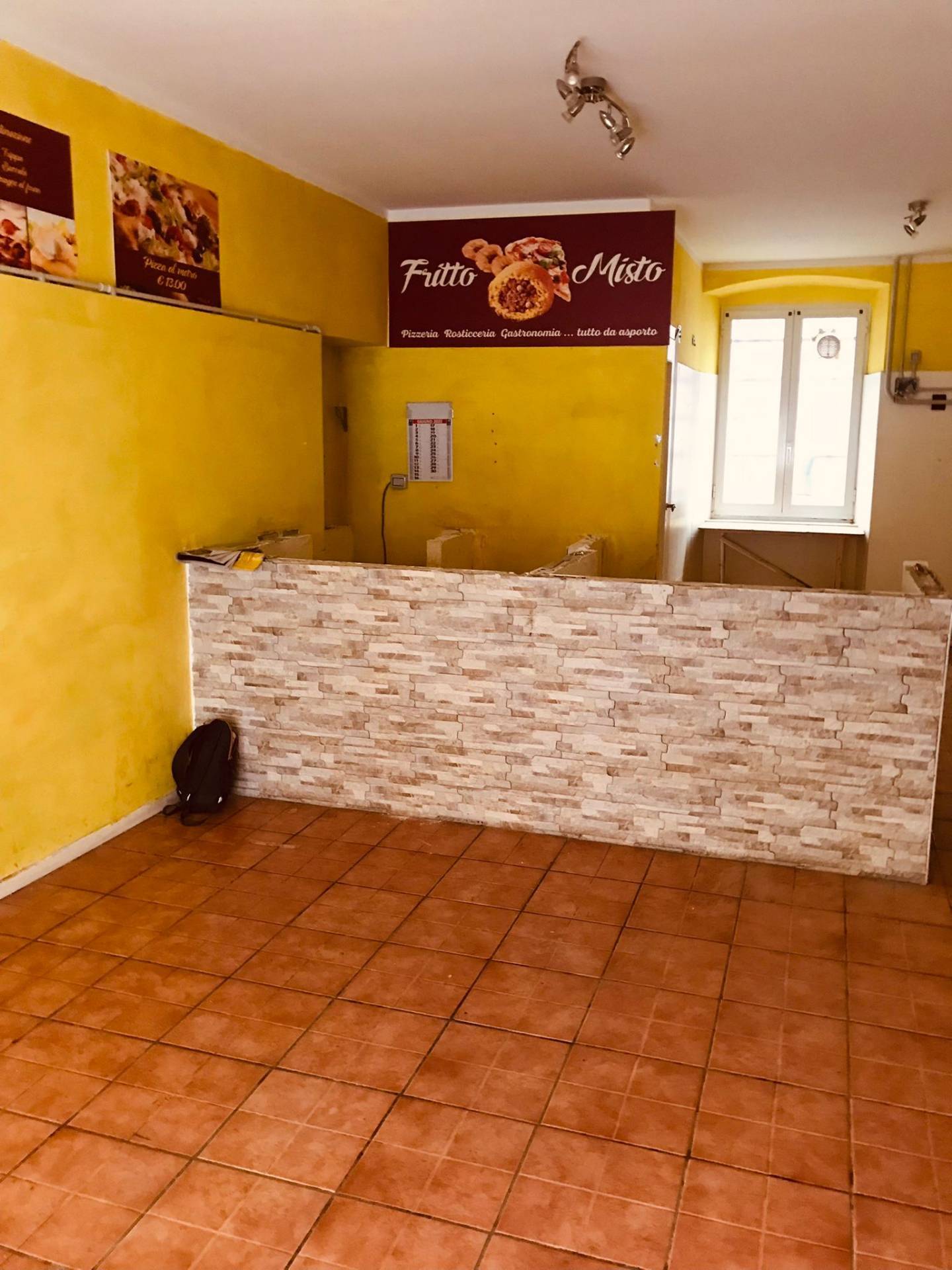 Locale commerciale in vendita a Genova, Marassi