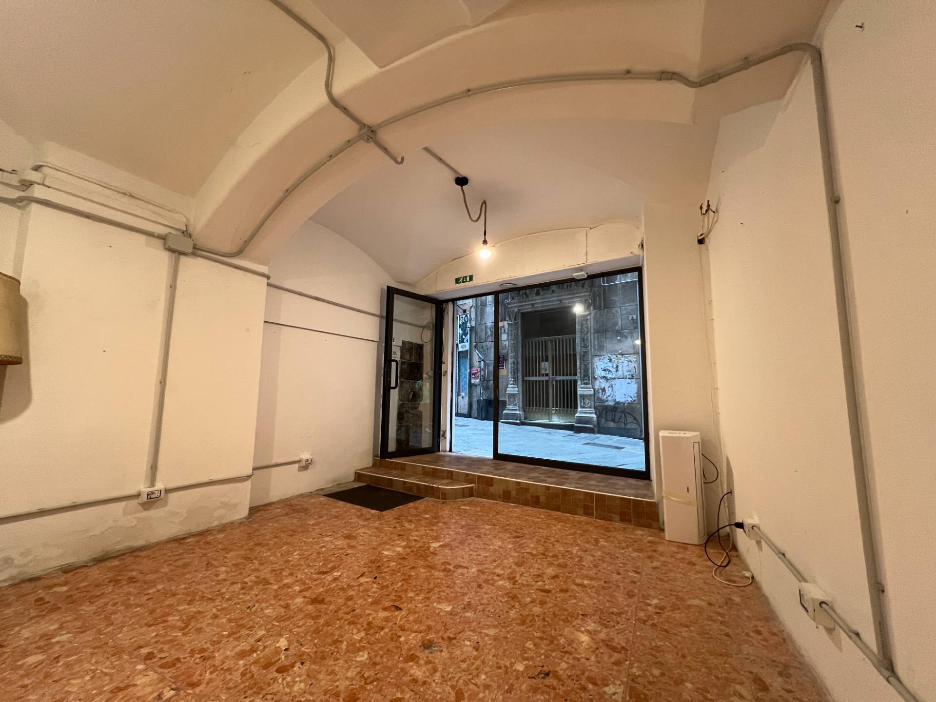Locale commerciale in affitto a Genova, Centro Storico
