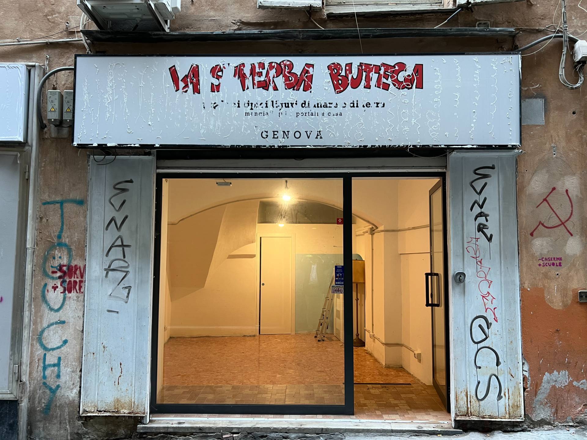 Locale commerciale in affitto a Genova, Centro Storico