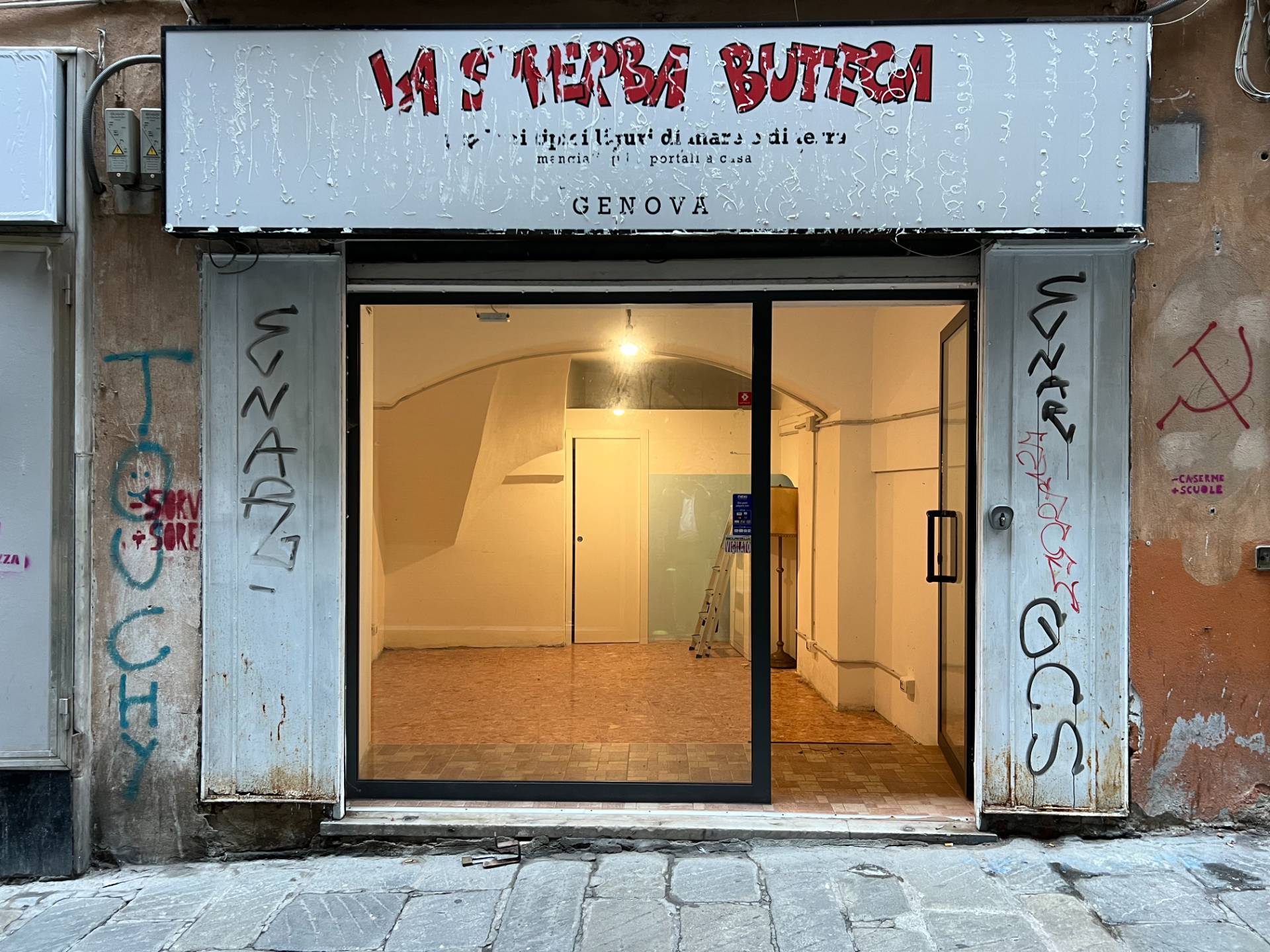 Locale commerciale in affitto a Genova, Centro Storico