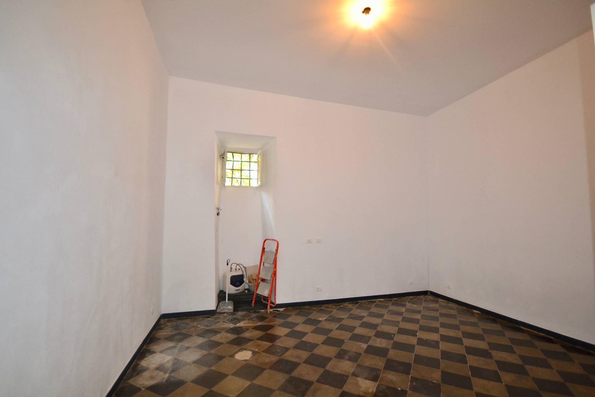 Locale commerciale in vendita a Genova, Centro Storico