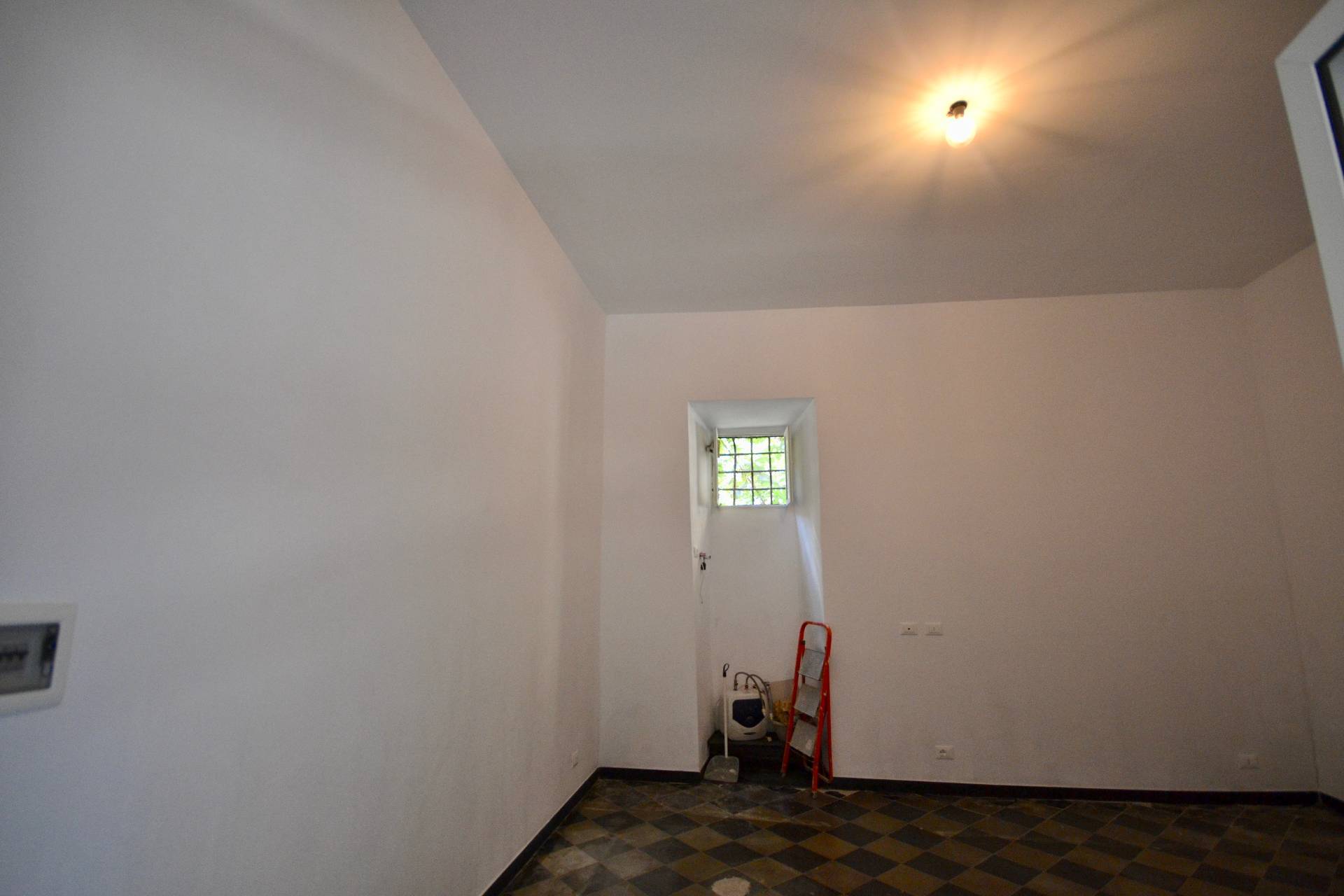 Locale commerciale in vendita a Genova, Centro Storico