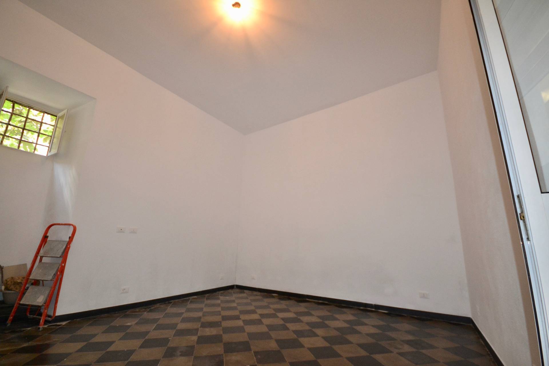 Locale commerciale in vendita a Genova, Centro Storico