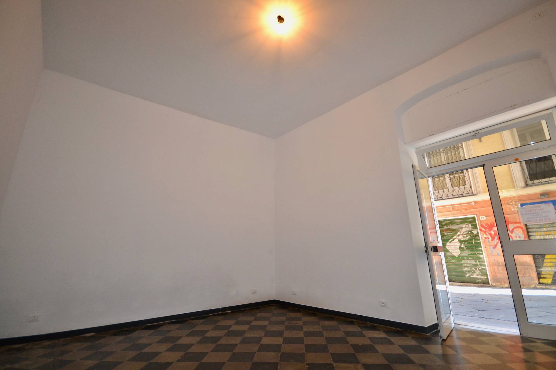 Locale commerciale in vendita a Genova, Centro Storico