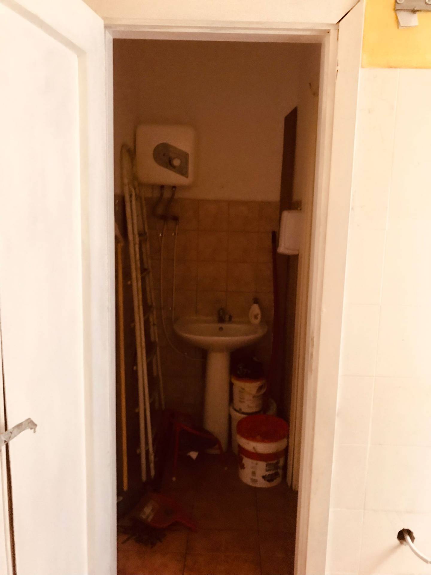 Locale commerciale in vendita a Genova, Marassi