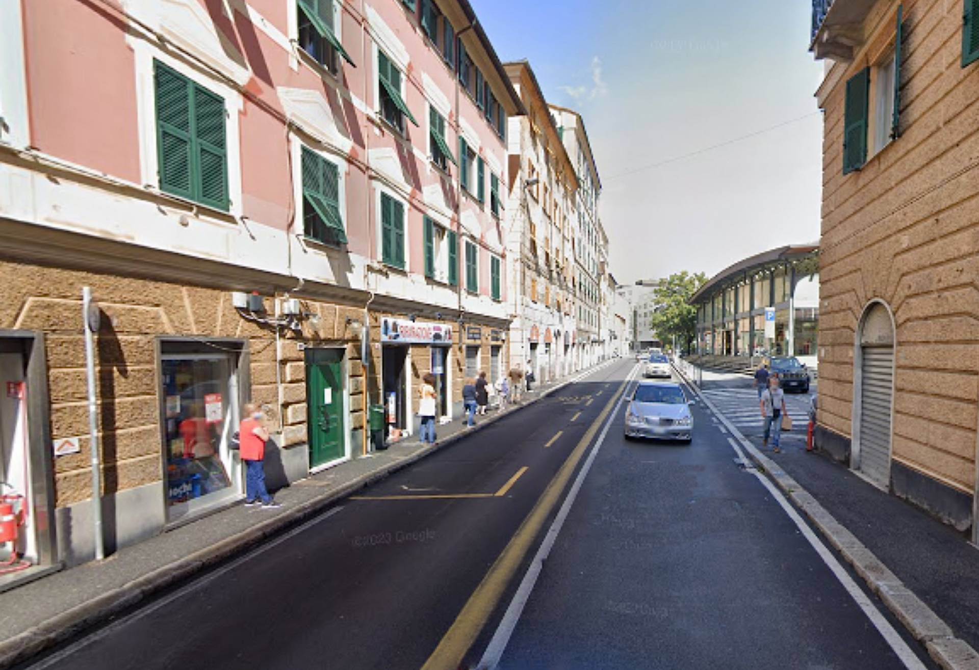 Locale commerciale in vendita a Genova, Marassi