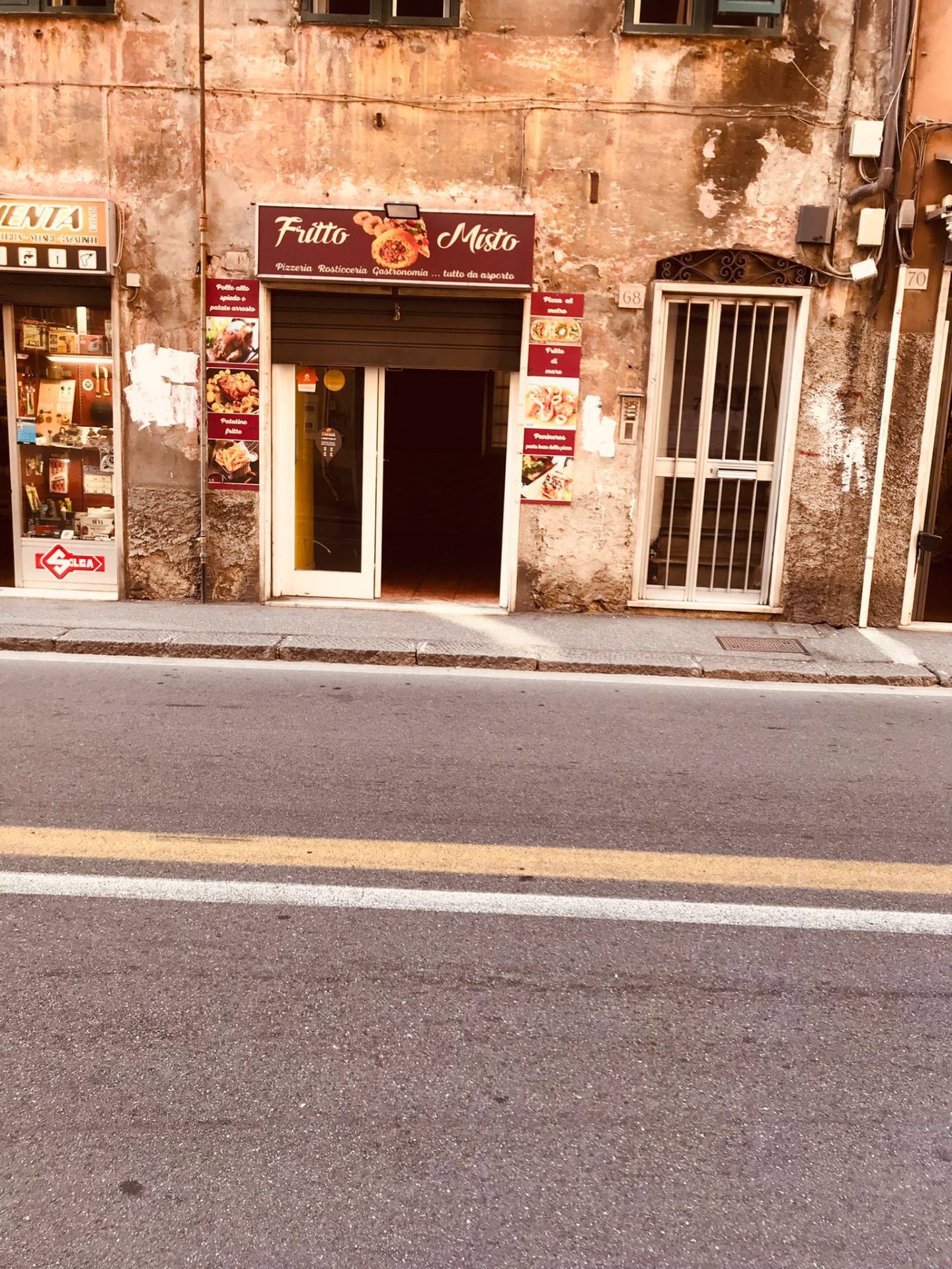 Locale commerciale in vendita a Genova, Marassi