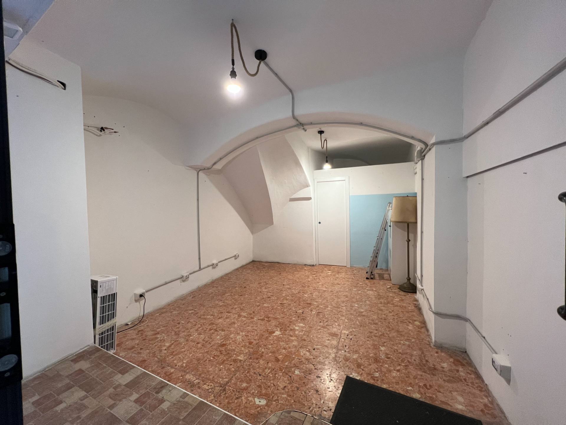 Locale commerciale in affitto a Genova, Centro Storico