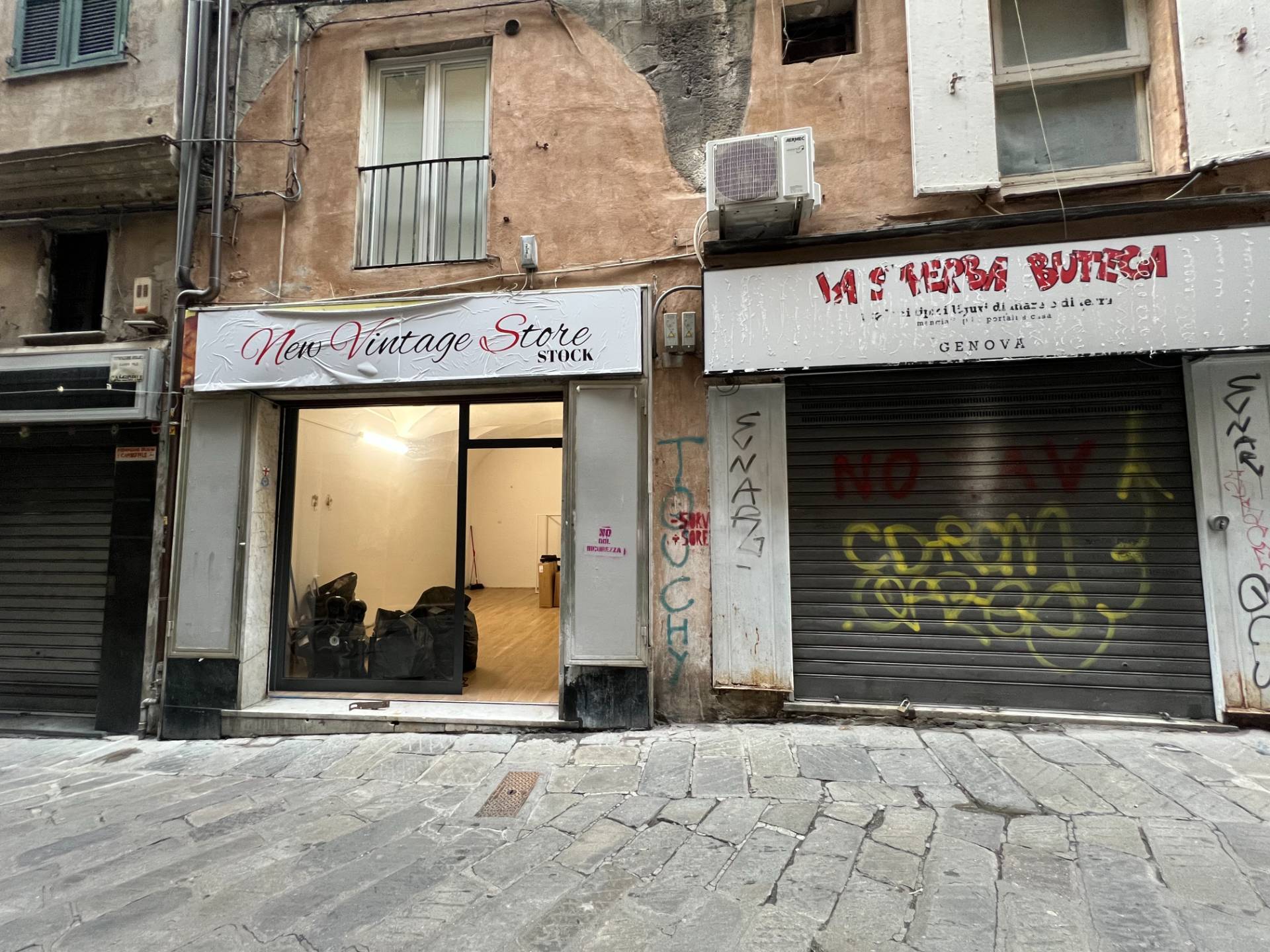 Locale commerciale in affitto a Genova, Centro Storico
