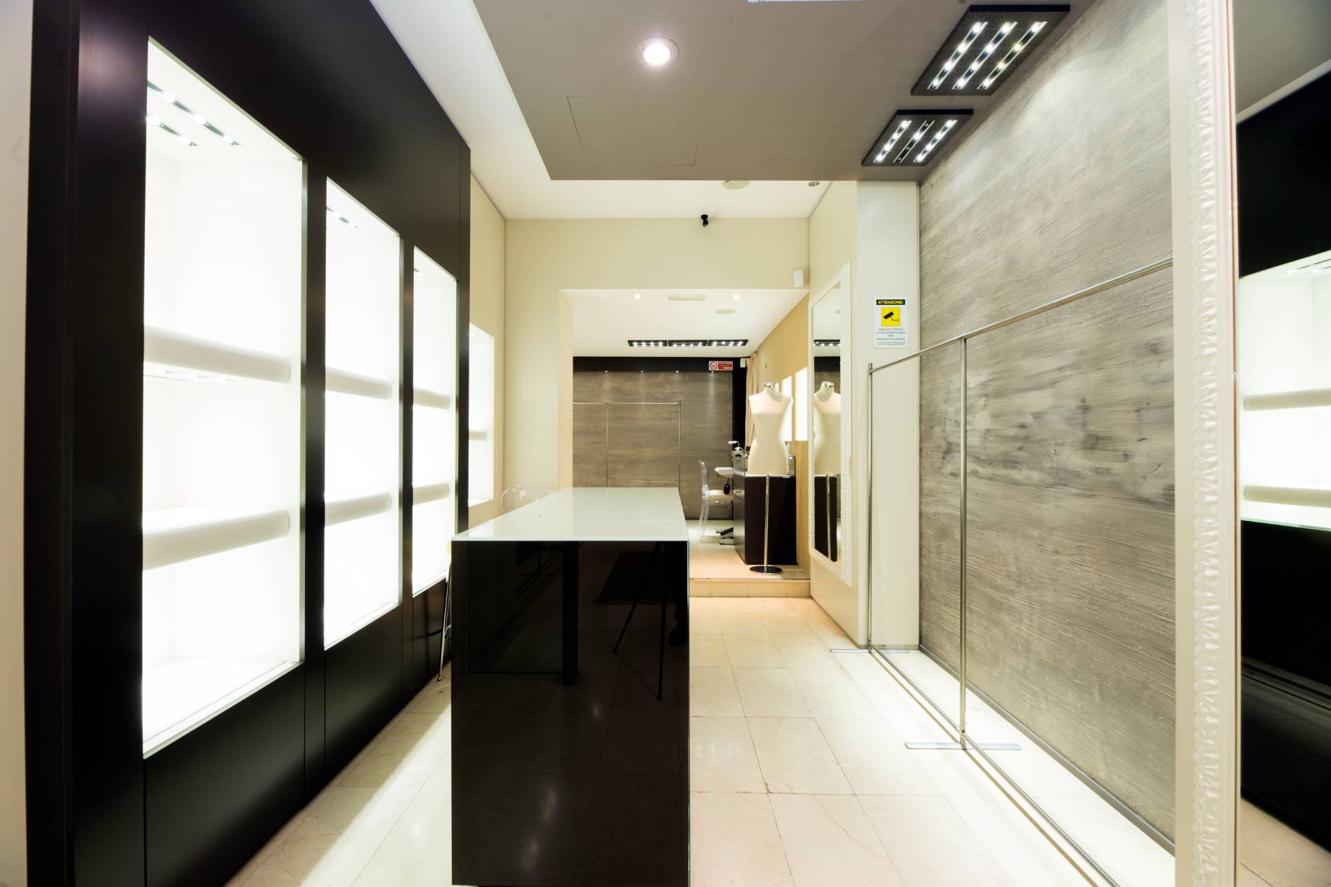 Locale commerciale in vendita a Genova, Centro Storico