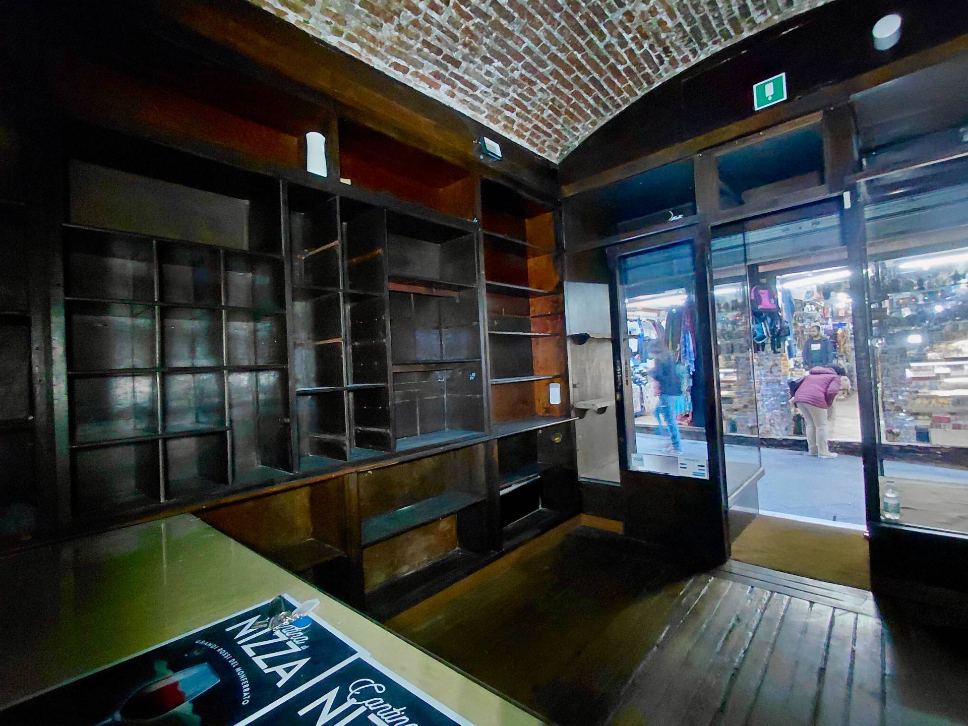 Locale commerciale in affitto a Genova, Centro Storico